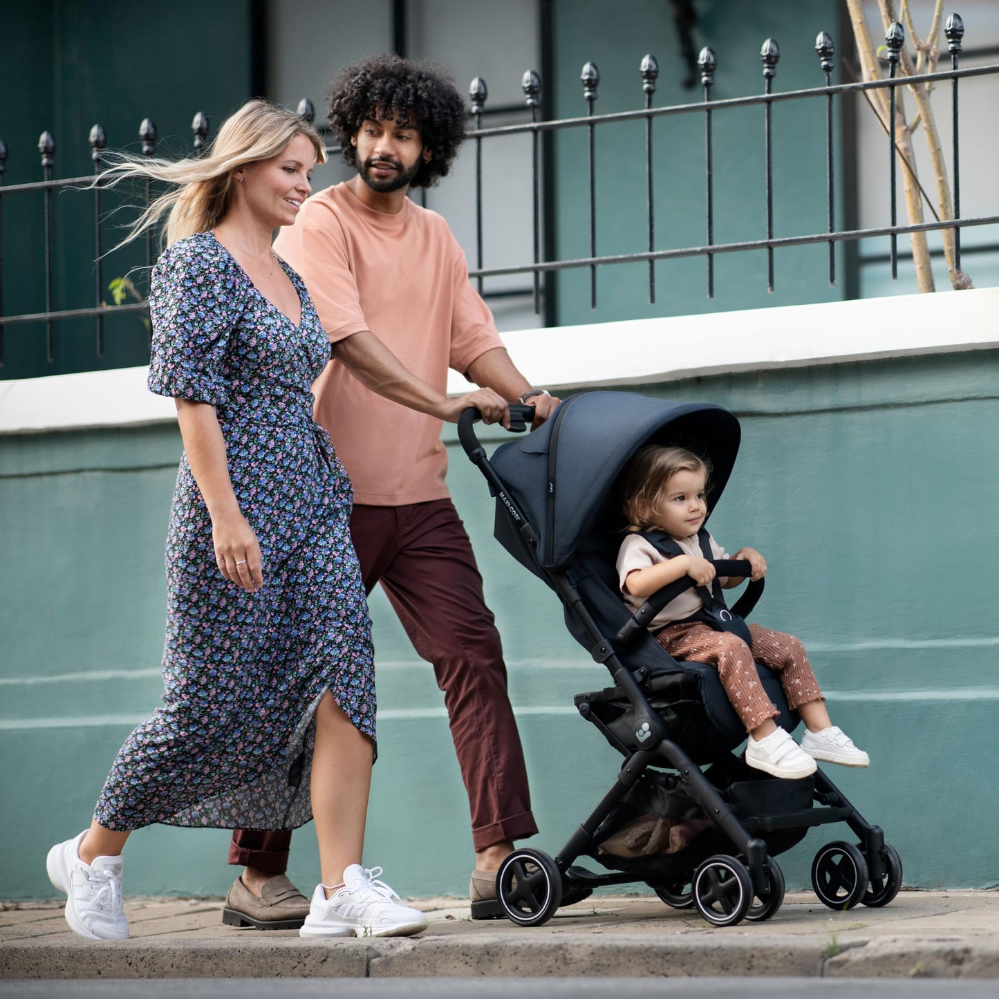 Maxi-Cosi Lara2 Silla de Paseo Ligera y Compacta, Plegado Automático, con Reclinación Total, de 0 a 4 Años, Negro
