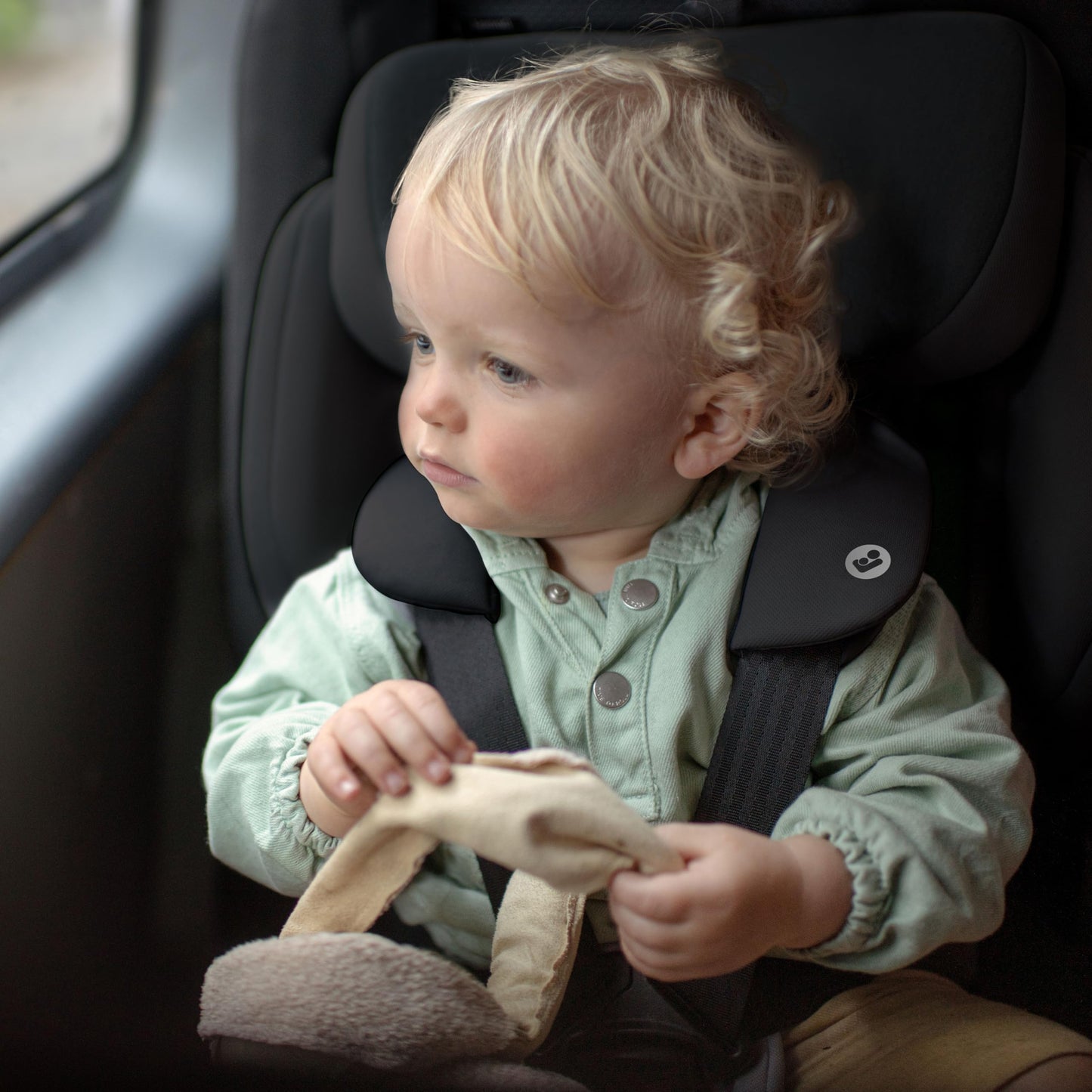 Maxi-Cosi Nomad Plus Silla de Coche Plegable y Portátil, de 15 Meses a 4 Años, con Protección Lateral, Negro
